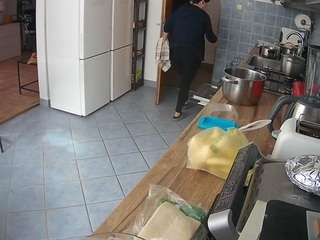 voyeurcam-julmodels-kitchen