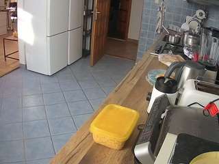 voyeurcam-julmodels-kitchen