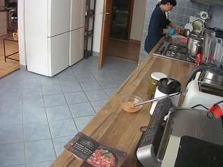 voyeurcam-julmodels-kitchen camsoda