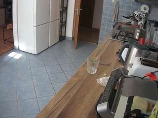 voyeurcam-julmodels-kitchen camsoda