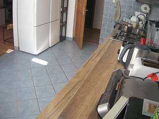 voyeurcam-julmodels-kitchen