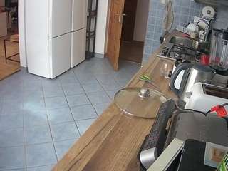 voyeurcam-julmodels-kitchen camsoda