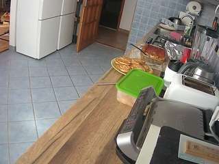 voyeurcam-julmodels-kitchen