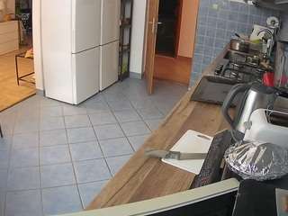 voyeurcam-julmodels-kitchen