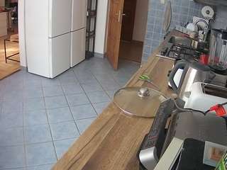 voyeurcam-julmodels-kitchen