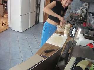 voyeurcam-julmodels-kitchen