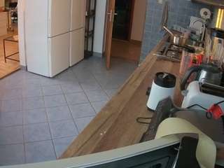 Voyeurcam-julmodels-kitchen