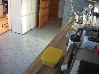 voyeurcam-julmodels-kitchen