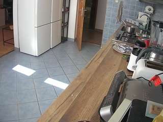 voyeurcam-julmodels-kitchen
