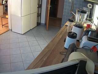 voyeurcam-julmodels-kitchen