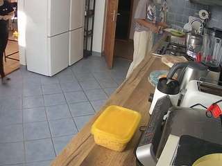 voyeurcam-julmodels-kitchen's live room