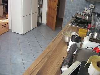voyeurcam-julmodels-kitchen