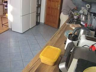 voyeurcam-julmodels-kitchen