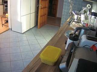 voyeurcam-julmodels-kitchen
