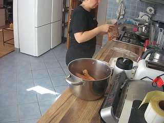 voyeurcam-julmodels-kitchen