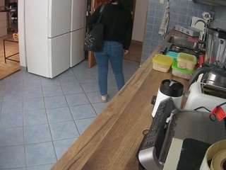 voyeurcam-julmodels-kitchen's live room
