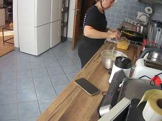 voyeurcam-julmodels-kitchen's live room