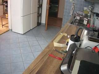 voyeurcam-julmodels-kitchen