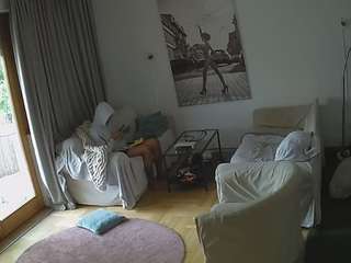 Voyeru House camsoda voyeurcam-julmodels-living-1