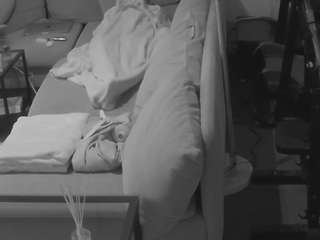 voyeurcam-julmodels-living-1
