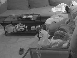 voyeurcam-julmodels-living-1