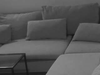voyeurcam-julmodels-living-1