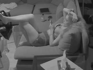 voyeurcam-julmodels-living-1