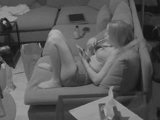voyeurcam-julmodels-living-1