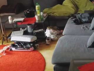 voyeurcam-julmodels-living-1