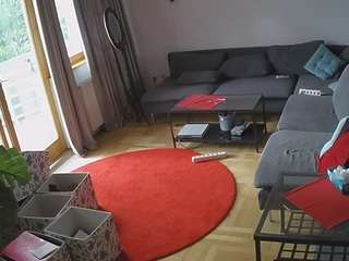 voyeurcam-julmodels-living-1
