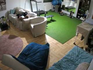 Voyeu House camsoda voyeurcam-julmodels-living-2