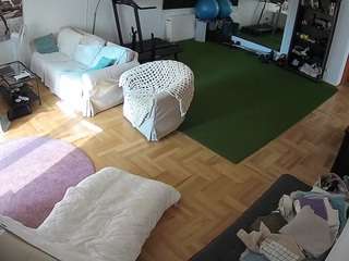 Voyeur House Cl B camsoda voyeurcam-julmodels-living-2