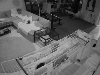 voyeurcam-julmodels-living-2