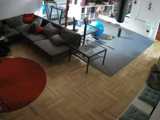voyeurcam-julmodels-living-2