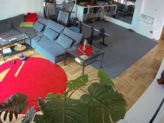 voyeurcam-julmodels-living-2