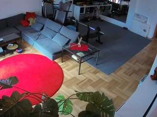 voyeurcam-julmodels-living-2
