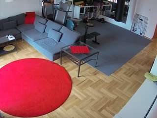 voyeurcam-julmodels-living-2