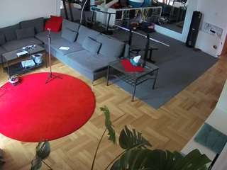 이 모델은 현재 라이브 중입니다. voyeurcam-julmodels-living-2
