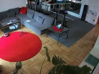 Acest model este live acum. voyeurcam-julmodels-living-2