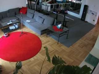 Ten model jest teraz na żywo. voyeurcam-julmodels-living-2