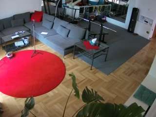 Dit model is nu live. voyeurcam-julmodels-living-2