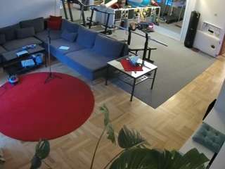 هذا النموذج مباشر الآن. voyeurcam-julmodels-living-2