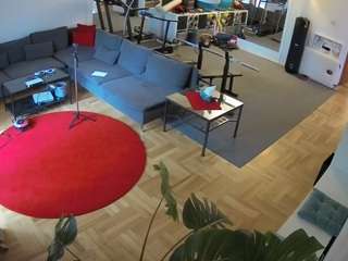Este modelo está ao vivo agora. voyeurcam-julmodels-living-2