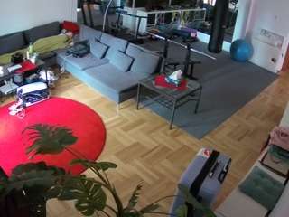 voyeurcam-julmodels-living-2