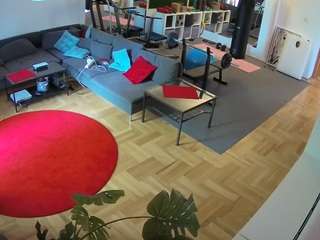 voyeurcam-julmodels-living-2