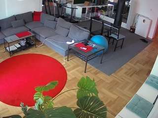 voyeurcam-julmodels-living-2
