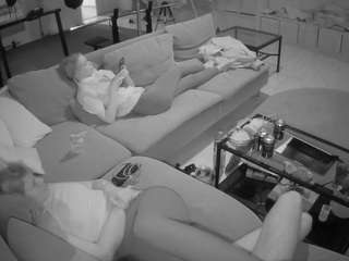 voyeurcam-julmodels-living-3