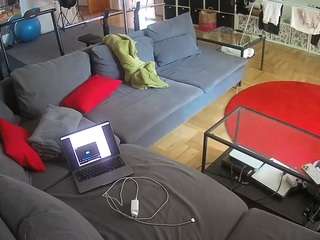 voyeurcam-julmodels-living-3