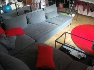 voyeurcam-julmodels-living-3