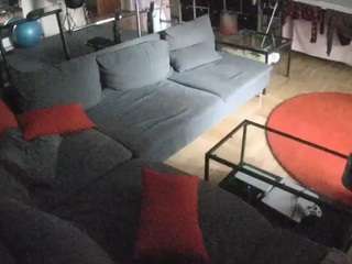 voyeurcam-julmodels-living-3